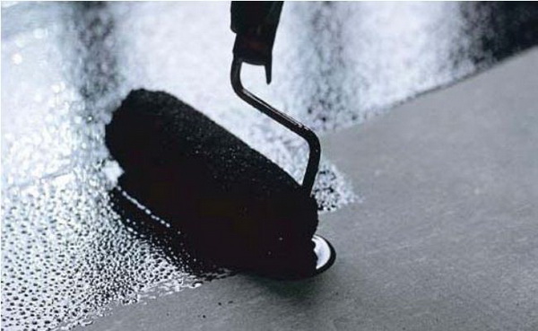 Покрытие праймером при помощи валика