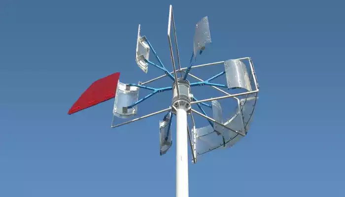 ветряк на фоне голубого неба