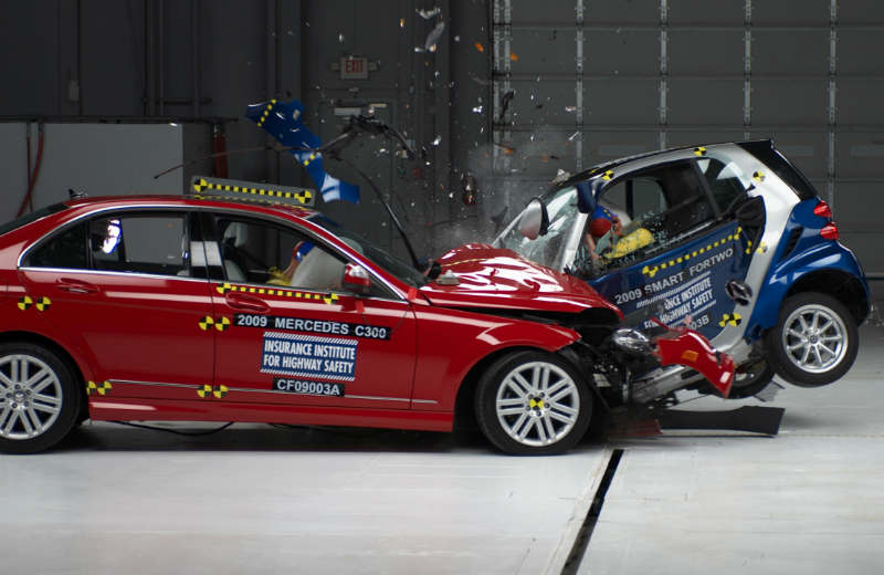 перед началом краш теста автомобиля