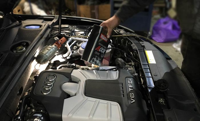 заливаем неоригинальное моторное масло с допуском авто производителя