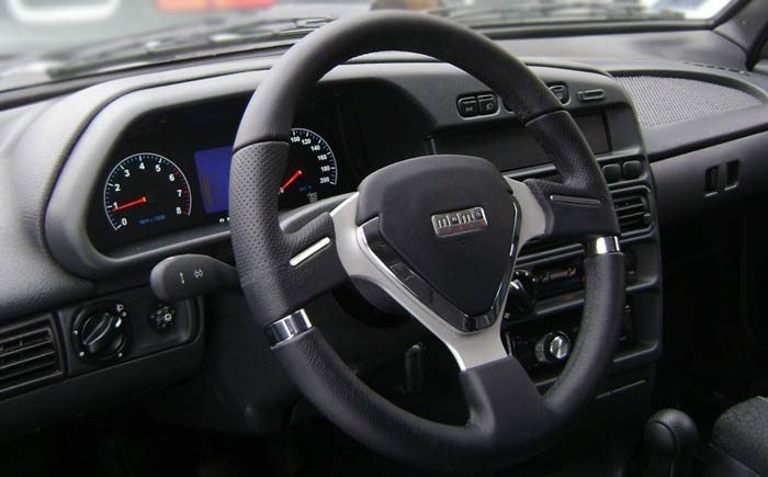 спортивный руль на авто